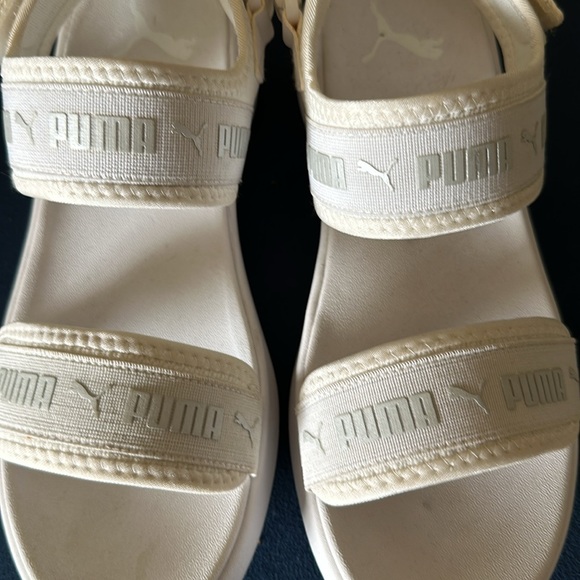 Super cute white Puma Sandals size 7 - Picture 2 of 5